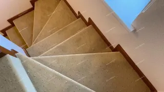 Идеальное покрытие для вашего дома: ковровое покрытие лестничного марша от нашей компании